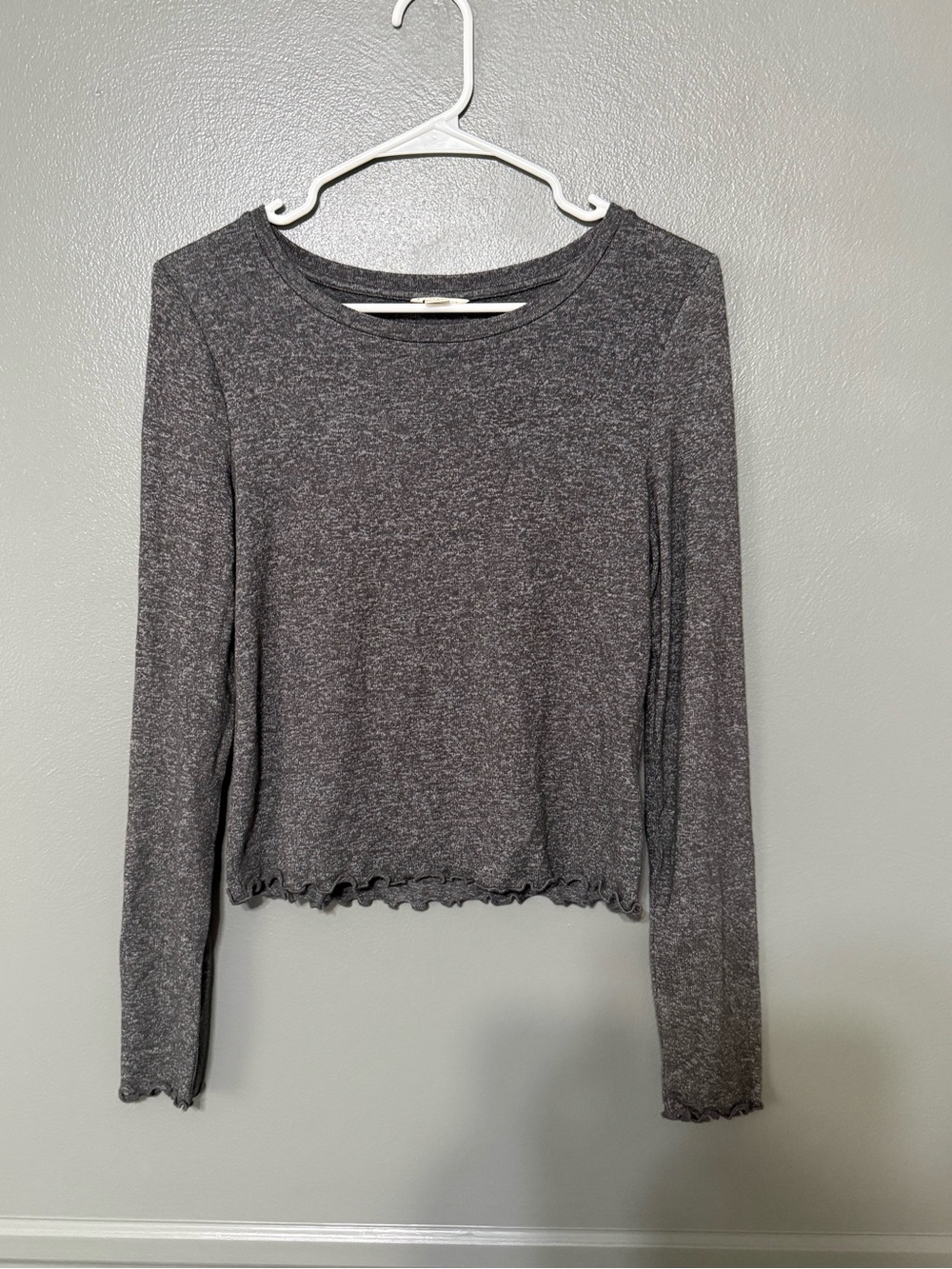 Aeropostale Women's Heather Charcoal Gray Long-Sleeve Lettuce Hem Top.